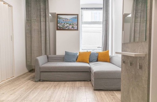 Favoriten Apartment | Standard 3BR/3BA Apt. near Hauptbahnhof