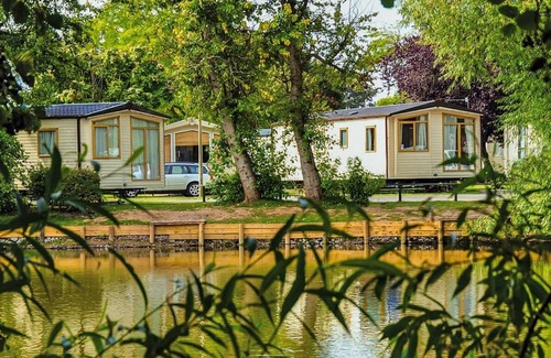 Burnham-on-Sea House | Standard caravan with one double and two twin.