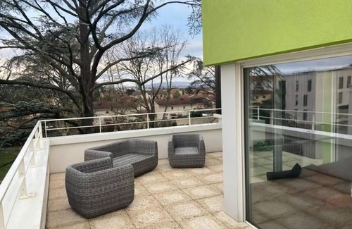 Meyzieu Centre Apartment | Standing 3 Chambres, Parkings Sécurisés, Terrasse