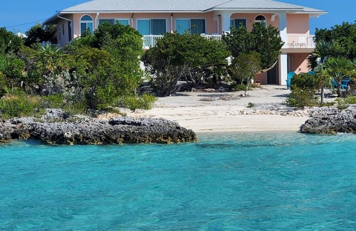 Staniel Cay House | STANIEL CAY 3BR BEACHFRONT Private Vacation Home "Gibraltar" - ALL NEW in 2022