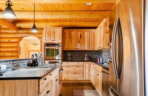 Windham Cabin | Stanley's Mountain Getaway · 5 Min to Skiing | Hot Tub | Fire Pit | Games | Bar
