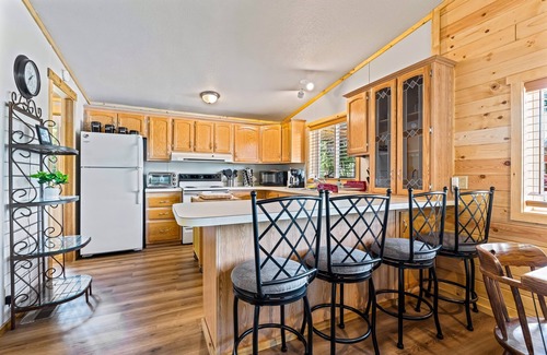 Stanley Cabin | Stanley Stays - The Ponderosa Pine Cabin