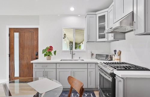 Hermosa Village House | Stanton Haven: Stylish and Cozy Home
