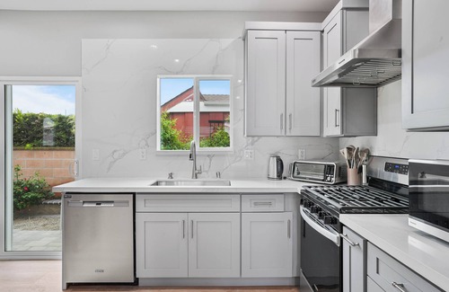 Hermosa Village House | Stanton Haven: Stylish and Cozy Home