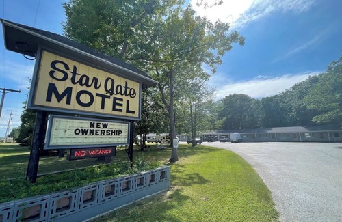Indian River Apartment | Star Gate Room 8 Indian River, MI