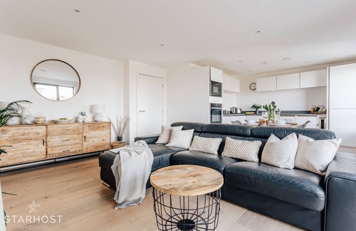 Southampton City Centre Apartment | StarHost Residences | Awesome 2 Bedroom Penthouse Apartment with City Views
