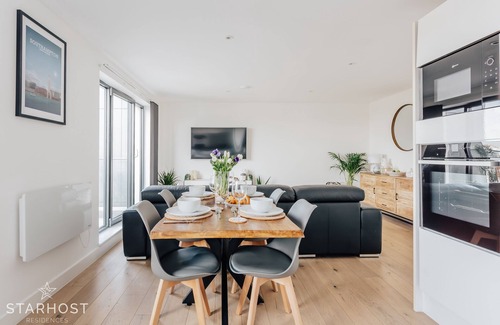 Southampton City Centre Apartment | StarHost Residences | Awesome 2 Bedroom Penthouse Apartment with City Views