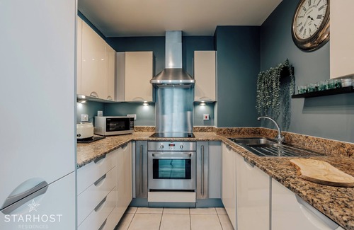 Southampton City Centre Apartment | Starhost Residences Stunning 2 Bedroom Apartment With Marina Views