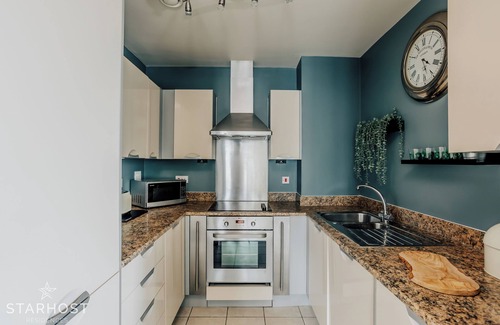 Southampton City Centre Apartment | Starhost Residences Stunning 2 Bedroom Apartment With Marina Views