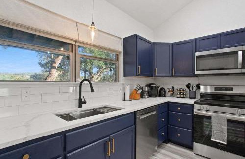 Canyon Lake House | Starlight Horizon 3 Cabins with Hot Tub Pet-Friendly Texas Hill Country Group Retreat Near Canyon Lake Pool, Stargazing, Sleeps 20