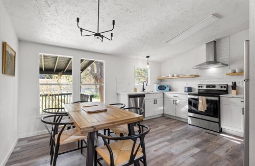 Canyon Lake Cabin | Starlight Horizon Cabin L – Pool and Retreat | Pet-Friendly Texas Hill Country C