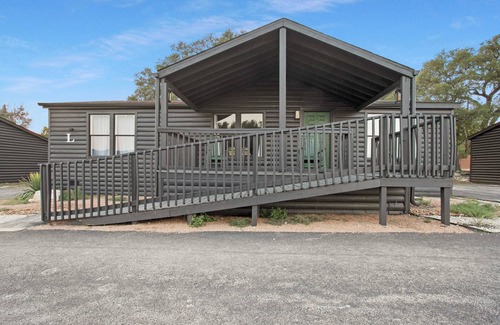 Canyon Lake Cabin | Starlight Horizon Cabin L – Pool and Retreat | Pet-Friendly Texas Hill Country C