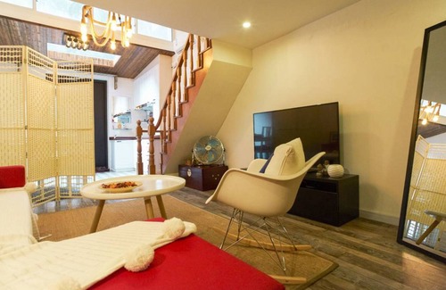 Huaihai Road Commercial Area Apartment | StarLive Apartment - Moonlight
