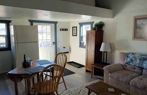 Custer County Cabin | Starry Night Cabin 1-Bedroom with Loft and Mountain Views on US 93