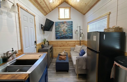 Kingston Cottage | Starry Nights, Cozy Cottage Vibes, Big Deck Energy