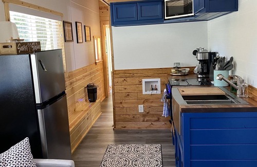 Kingston Cottage | Starry Nights, Cozy Cottage Vibes, Big Deck Energy