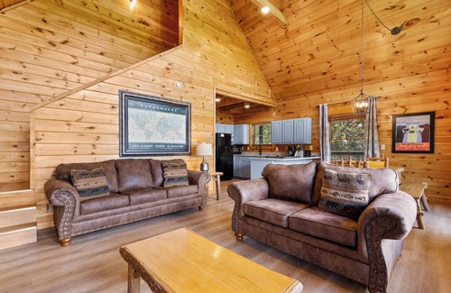 Gatlinburg - Pigeon Forge Resort | Starry Nights is a beautiful three-bedroom cabin located in Mountain View Court.