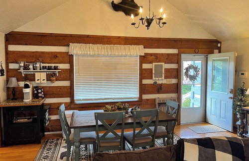 Jefferson Cabin | Starry Skies + Fire Pit = Your Perfect Sept Escape @ Bear Creek Ridge