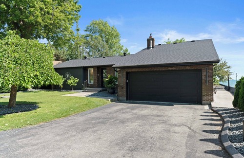 Amherstburg House | Start of the EPIC Wine Trail, Harrow on Beautiful Lake Erie