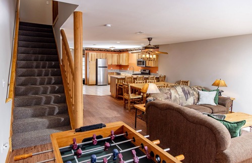 Oglesby House | Starved Rock Cabin Sleeps 9