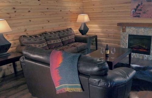 Cat Spring Cabin | StarView Cowboy Cabin~Private Hot Tub for Two & many optional Ranch activities!