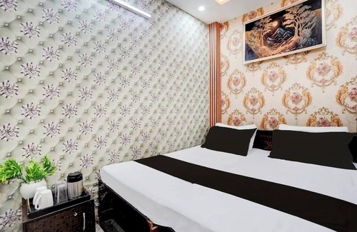 Delhi Hotel | Starx Signature Plaza