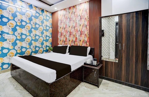 Delhi Hotel | Starx Signature Plaza