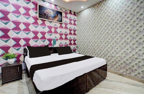 Delhi Hotel | Starx Signature Plaza