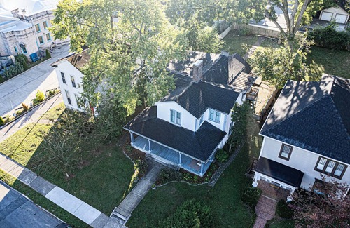 Bowling Green Apartment | Stately State Street Abode 2