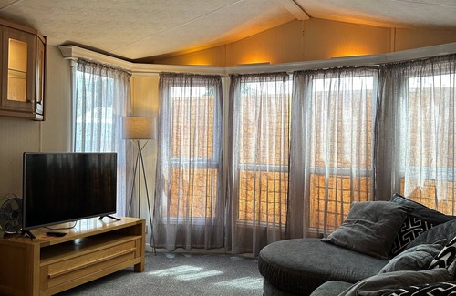 Turnchapel House | Static Caravan, Close to the Coastline With Jennycliff Beach a Short Walk Away