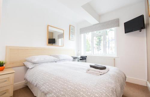 Solihull Bed & Breakfast | Station Approach Solihull Cabin Stays