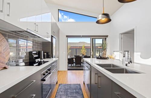 Mansfield House | Station House - Mansfield - Sleeps 8