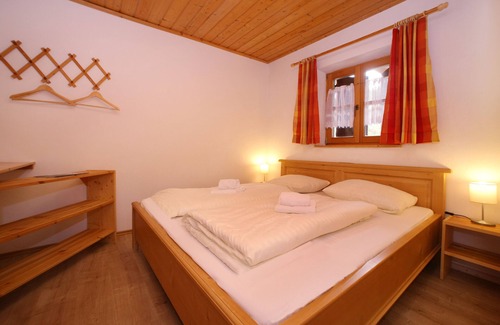 Hochkrimml Apartment | Staudi's ski hut Top7 in hut style directly on the piste Wood-burning stove
