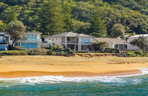 Pearl Beach House | Stay 7, pay 5 these school holidays -Beachfront