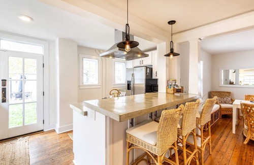 Annapolis House | Stay "Around the corner" from Annapolis hot spots with new King bed, fenced-in yard and parking