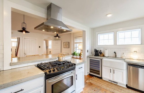Annapolis House | Stay "Around the corner" from Annapolis hot spots with new King bed, fenced-in yard and parking