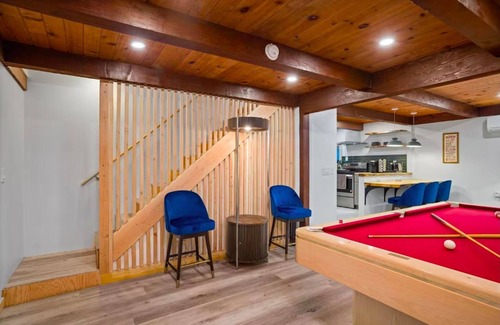 Glencoe Cabin | Stay at 4K – Modern Forest Cabin w/Deck, Firepit & EV Charging in Arnold.