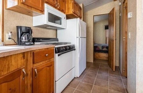 Merrillan Apartment | Stay at this quaint home perfect for the traveling outdoors enthusiasts not far from Lake Arbutus.