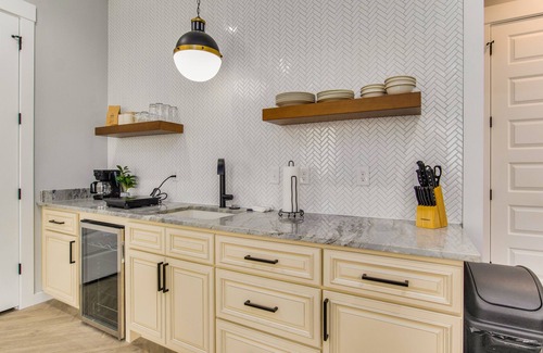 Tradewinds Apartment | Stay Awhile - 1 BR near Downtown Pensacola