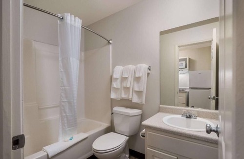 Lamar Heights Area House | Stay awhile at an affordable rate!
