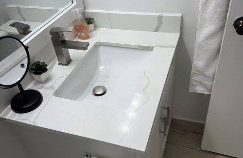 Plantation Apartment | Stay close to shopping paradise! Apartment near Sawgrass Mills and Hardrock