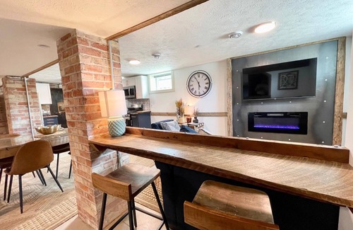 Nelson Condo | Stay Historical - Boiler Maker Office Turns Vacation Destination - Suite B