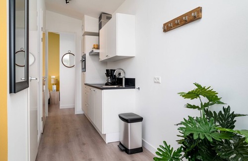 Akkrum House | Stay in our compact Knilles 4 lodge right by the playground.
