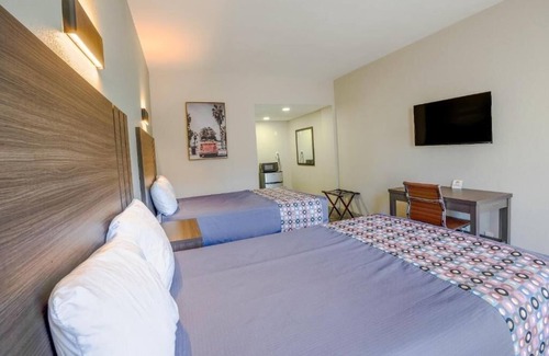 Le Barons Of Titusville Hotel | Stay In Relaxing Room By Canaveral National Seashore, Parking Included