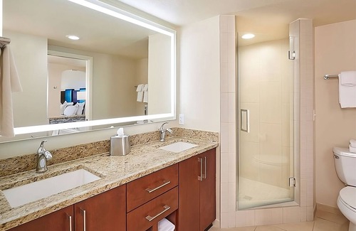 Las Vegas Hotel | Stay in the Heart of Las Vegas! 3 Spacious Units, Outdoor Pool, Full Kitchen!