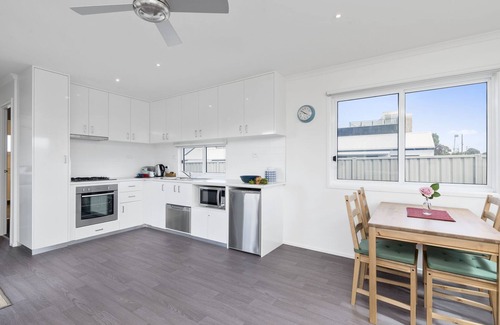 Apollo Bay Cottage | Stay in this modern home situated in the heart of Apollo Bay