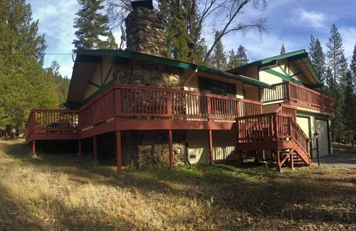 North Wawona House | Stay Inside Yosemite National Park! No separate park reservation required.