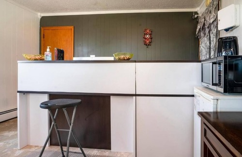 Lamberton Hotel | Stay Near Laura Ingalls Museum, Pets Allowed, Free Parking Included
