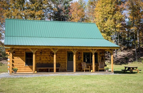 East Burke Cabin | Stay on Kingdom Trails in a three bedroom cabin!