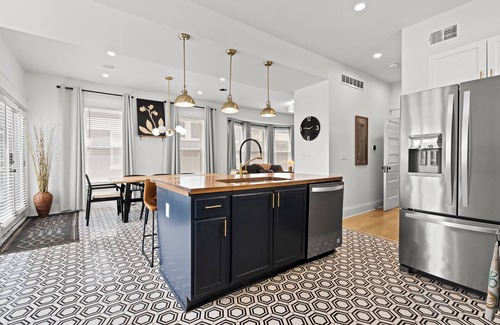 Hanover Place House | Stay on Main - Home Near Plaza, Westport & Downtown